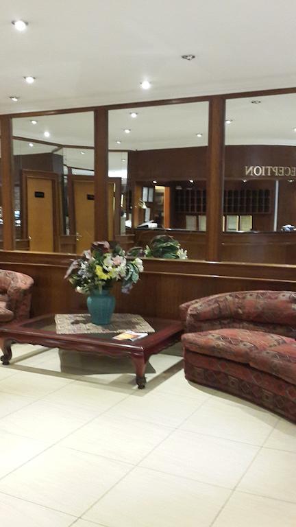 The Shakespeare Inn Vanderbijlpark Extérieur photo