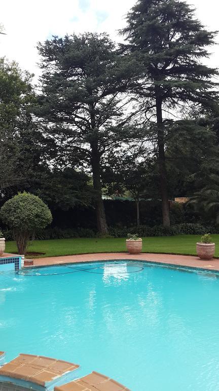 The Shakespeare Inn Vanderbijlpark Extérieur photo
