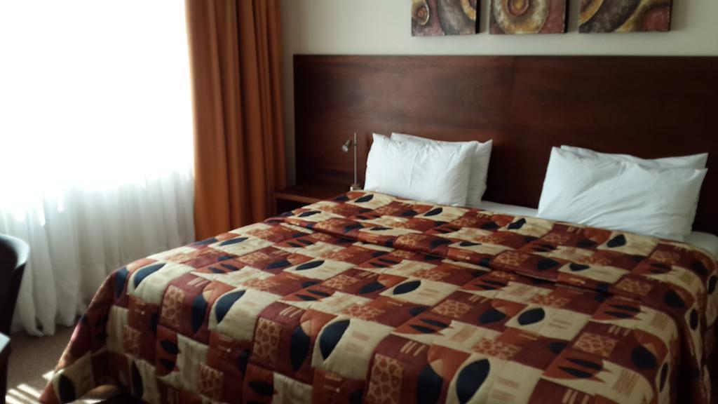 The Shakespeare Inn Vanderbijlpark Extérieur photo