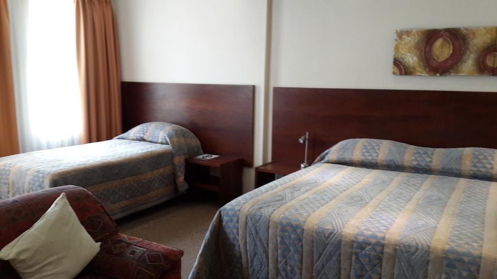 The Shakespeare Inn Vanderbijlpark Extérieur photo